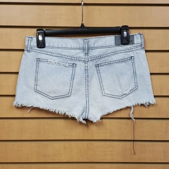 Carmar Denim Shorts Women’s 26 NWT Pinstriped Distressed Raw Hem Jean - Picture 2 of 8